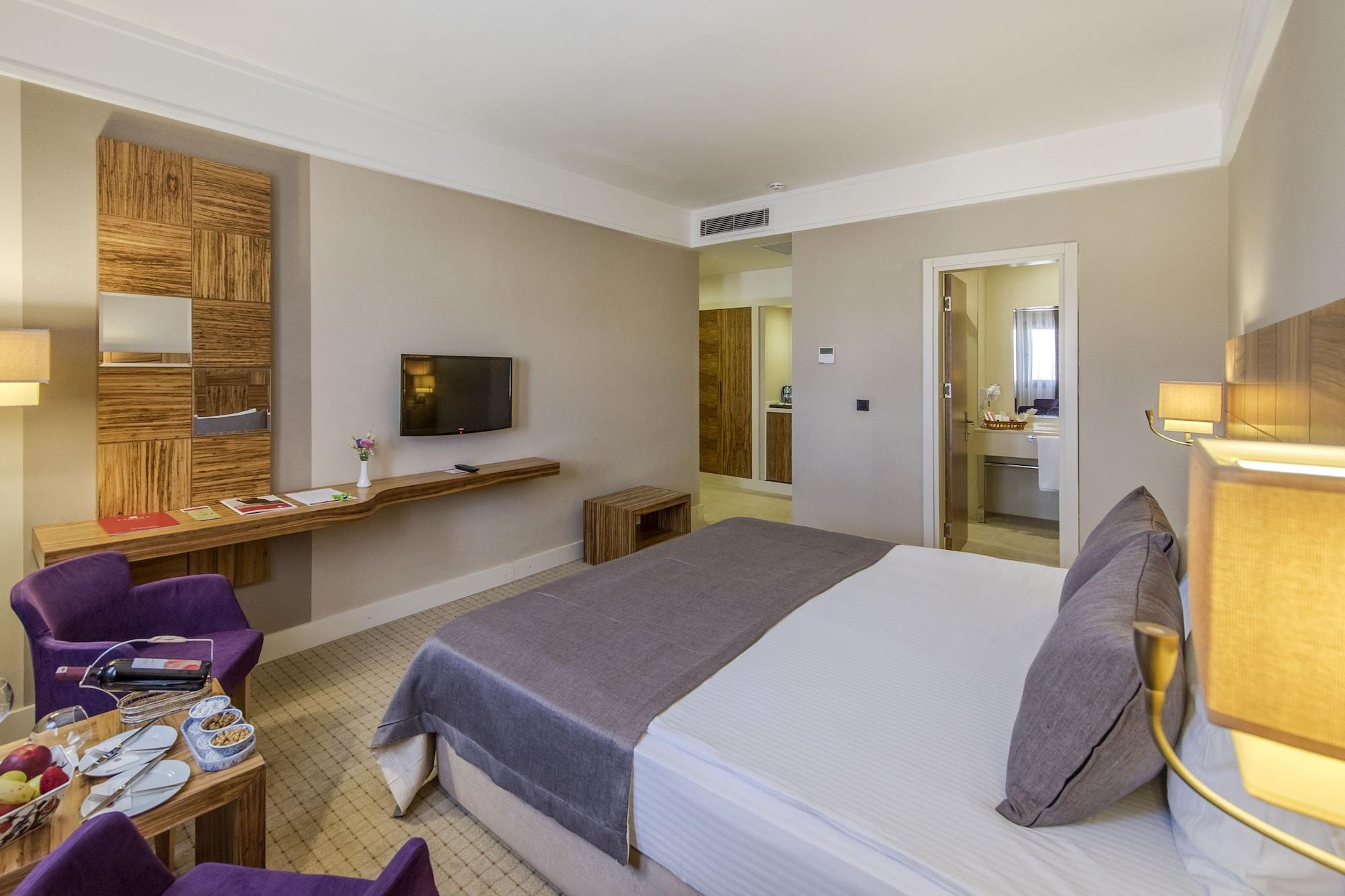Ramada By Wyndham Cappadocia Hotel Ortahisar Ngoại thất bức ảnh
